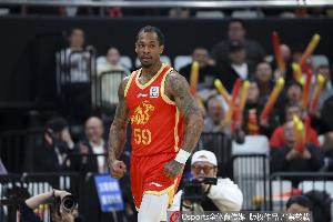 撑起球队产量！塔克出战38分钟23中10砍31分9篮板9助攻带队取胜