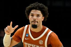 疯三奇迹！KD母校连黑三场杀入16强：淘汰迪班萨+2场绝杀！