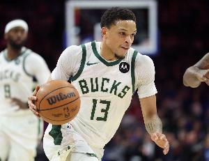 化身后羿！罗林斯持球强攻 对抗防守失衡抛投打进加罚