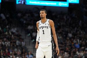 奥特：最后对文班和福克斯都有防备 应更早把球从文班手里逼出来