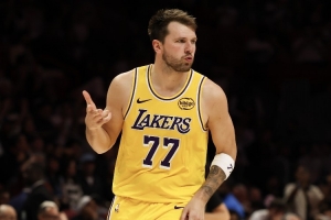 东契奇本赛季38次半场20+ 排名升至湖人队史第四&前三皆为科比