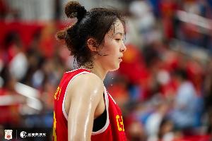 不愧是射手！翟若云半场10分钟 9中5&三分5中3拿到13分2助攻