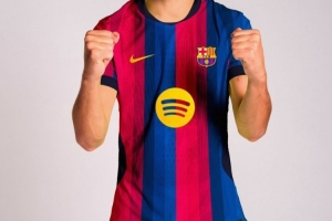 巴萨新赛季主场球衣谍照：三种红+三种蓝搭配，色调丰富