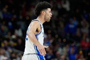 疯三首轮首日：布泽尔兄弟救蓝魔 状元热门迪班萨一轮游 北卡出局