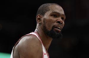 冲击里程碑！杜兰特半场5中3拿到11分2助 罚球4中4