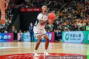 6分2板1助！媒体人：麦考尔还没有状态 广东男篮什么时候换外援？