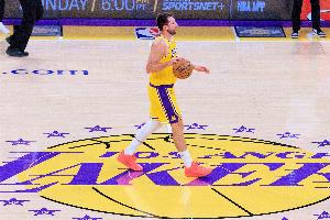 什么神仙！东契奇关键时刻连得16分！个人轰60分！两场100分！