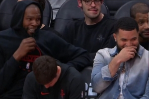 都挺高兴！大比分领先后杜兰特终于笑了 还有范弗里特和小谢