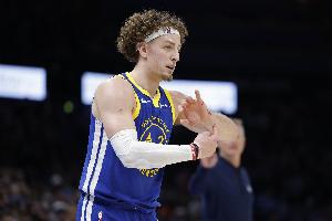 效果一般！波杰姆斯基10中4得15分6板3助 很积极有1断1帽