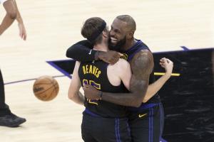 内卷是吧里夫斯：暂停时詹姆斯说他不累 我也跟着说我也不累