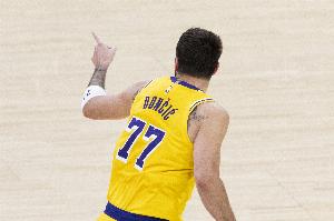 无敌了！东契奇近五场比赛两次砍下50+ 还有一场40+9+10