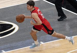 早该变阵！谢泼德提上首发中4记三分 得14分4助1断2帽 正负值+23