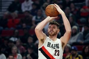 一点不虚戈贝尔！克林根两分球8中8砍21分12板4助3帽 送致胜抢断