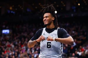 马刺主场迎战太阳 卡斯尔因右髋部紧张缺席比赛