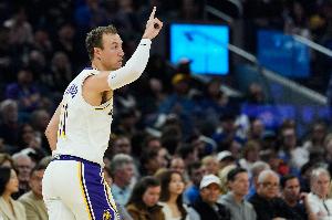 雷迪克：真为肯纳德感到高兴 他很渴望帮助这支球队