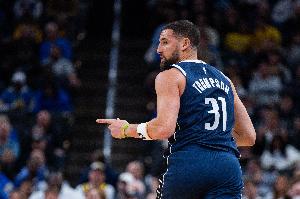 佛光普照！克莱首节6分钟三分球4中4独得12分1帽