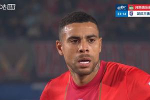 大为震撼！方镜淇手指错位+队医现场复位，古斯塔沃直接看呆了！