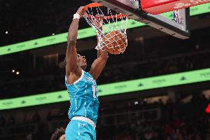 11分14板！迪亚巴特：专注打好球 做好自己分内的事