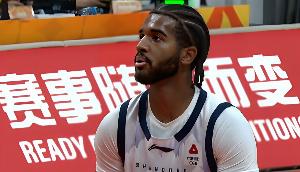 鲁媒：克里斯对阵天津时出现手指骨裂伤情 预计将会缺席三周左右