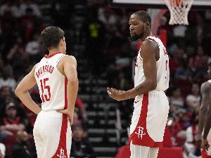 杜兰特：我之前常跟谢泼德说 别打得那么快 他现在节奏把控进步大